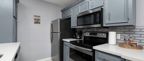 Frigorífic, microones, forn i placa de cuina