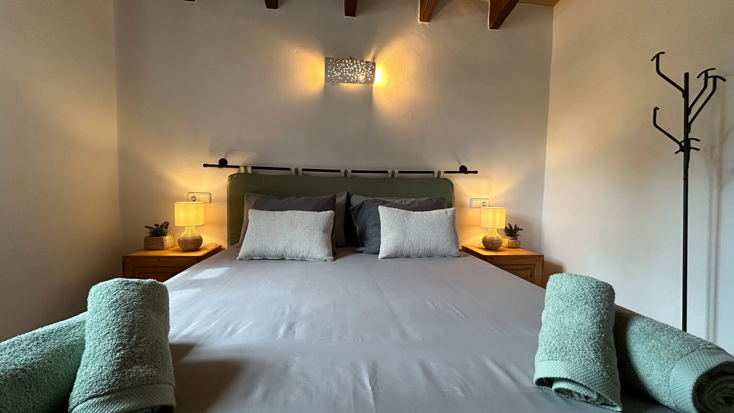 2 chambres, fer et planche à repasser, Wi-Fi, draps fournis