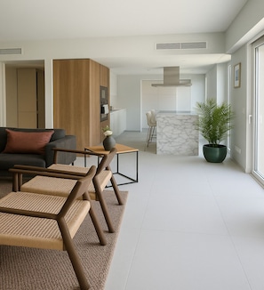 Appartement | Cuisine privée | Grand réfrigérateur, micro-ondes, four, plaque de cuisson