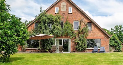 Landhaus 'Friesenhof' mit gemeinsamer Terrasse, privatem Garten und Wi-Fi