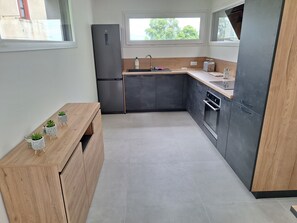 Microonde, forno, piano cottura, lavastoviglie