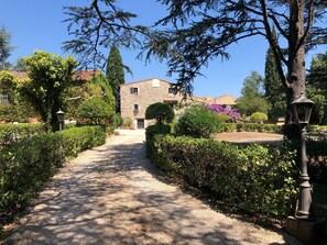 Exterior - Bosque Apartment with Mountain Views, Wi-Fi, and Air Conditioning (Girona)