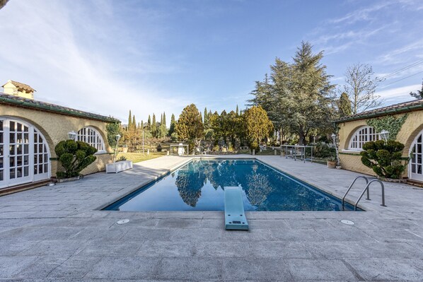 Pool - Apartment 'Bosque' with Mountain View, Wi-Fi and Air Conditioning (Girona)