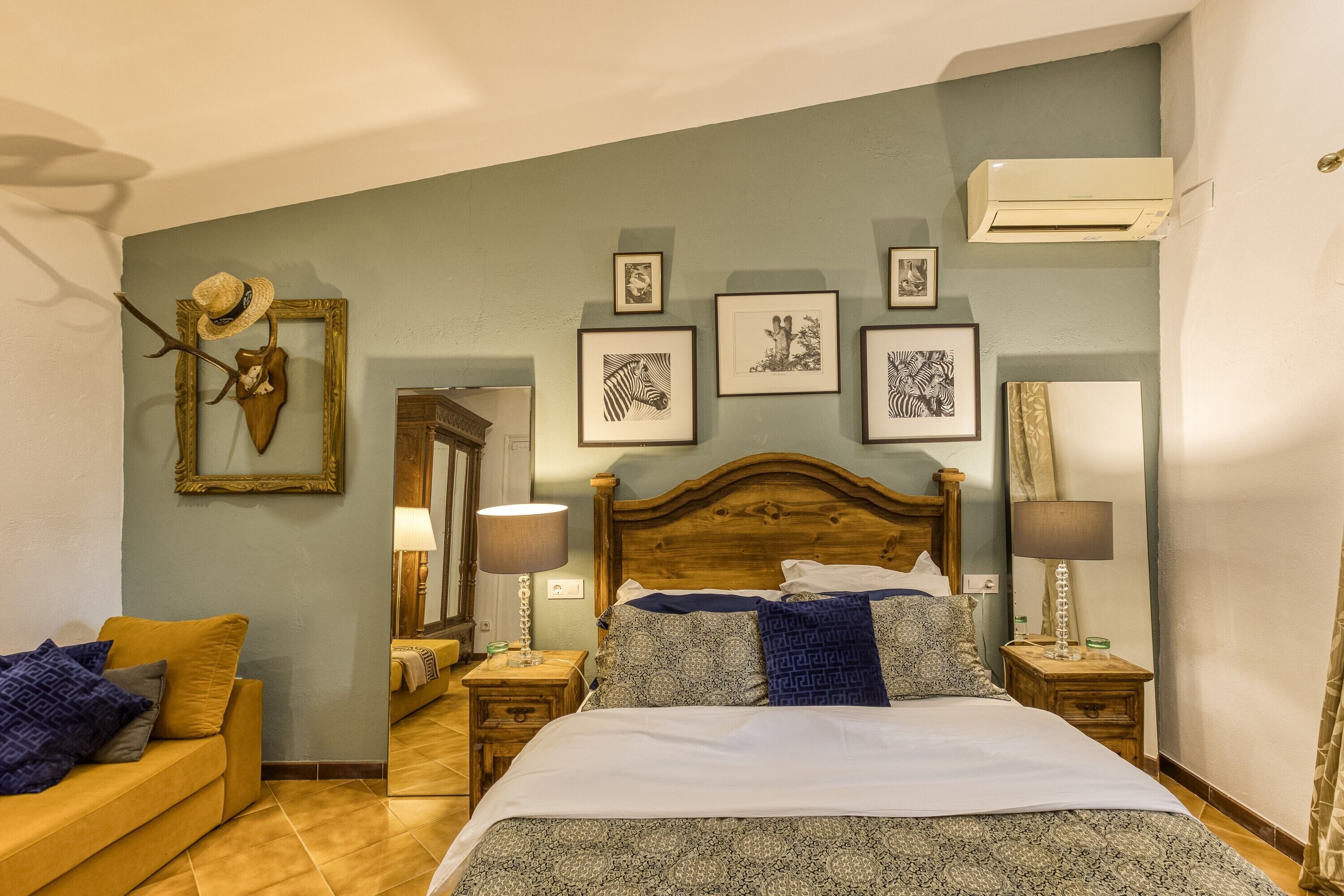 Iron/ironing board, WiFi, bed sheets, wheelchair access