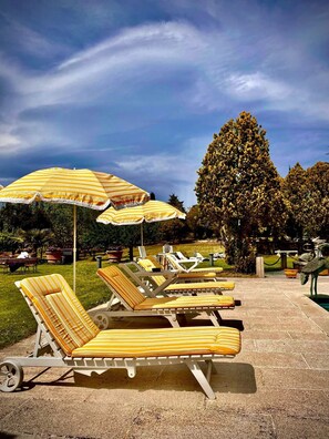 Terrace/patio - Bosque Apartment with Mountain Views, Wi-Fi, and Air Conditioning (Girona)