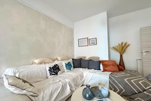 2 bedrooms, WiFi, bed sheets