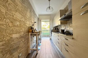 Family Apartment, Multiple Bedrooms (Le Conchiglie Di Grace) | Private kitchen | Fridge, oven, stovetop, dishwasher - Le Conchiglie Di Grace (Alassio)