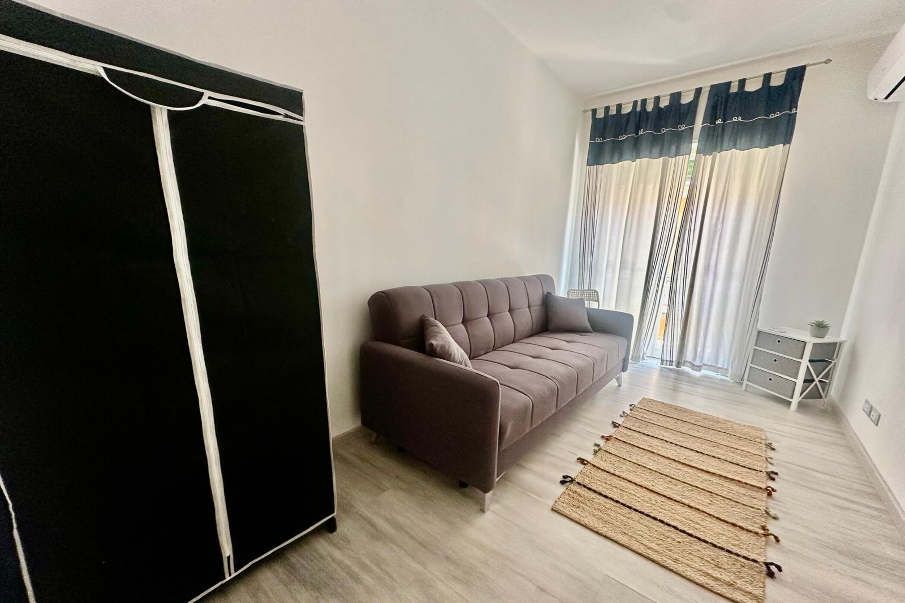 Family Apartment, Multiple Bedrooms (Le Conchiglie Di Grace) | Living area | 32-inch TV with satellite channels