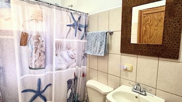 SĂšche-cheveux, serviettes fournies