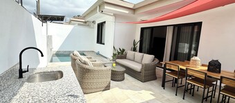 Grandy Oasis Villa with Private Pool