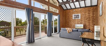 Loftus Spacious Getaway