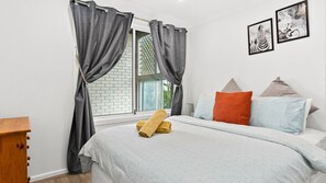 Iron/ironing board, free WiFi, bed sheets