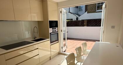 London Luxe Retreat With 5 Bedrooms