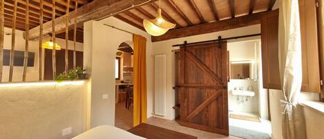 2 عدّة غرف نوم وواي فاي وملاءات أسرّة وتسهيلات لدخول الكراسي المتحركة