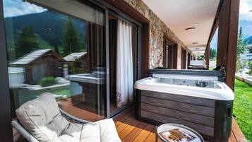 Superior apartment with terrace and hot tub | Terrace/patio