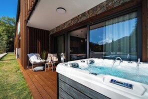 Family apartment with terrace and hot tub | 露台/庭院