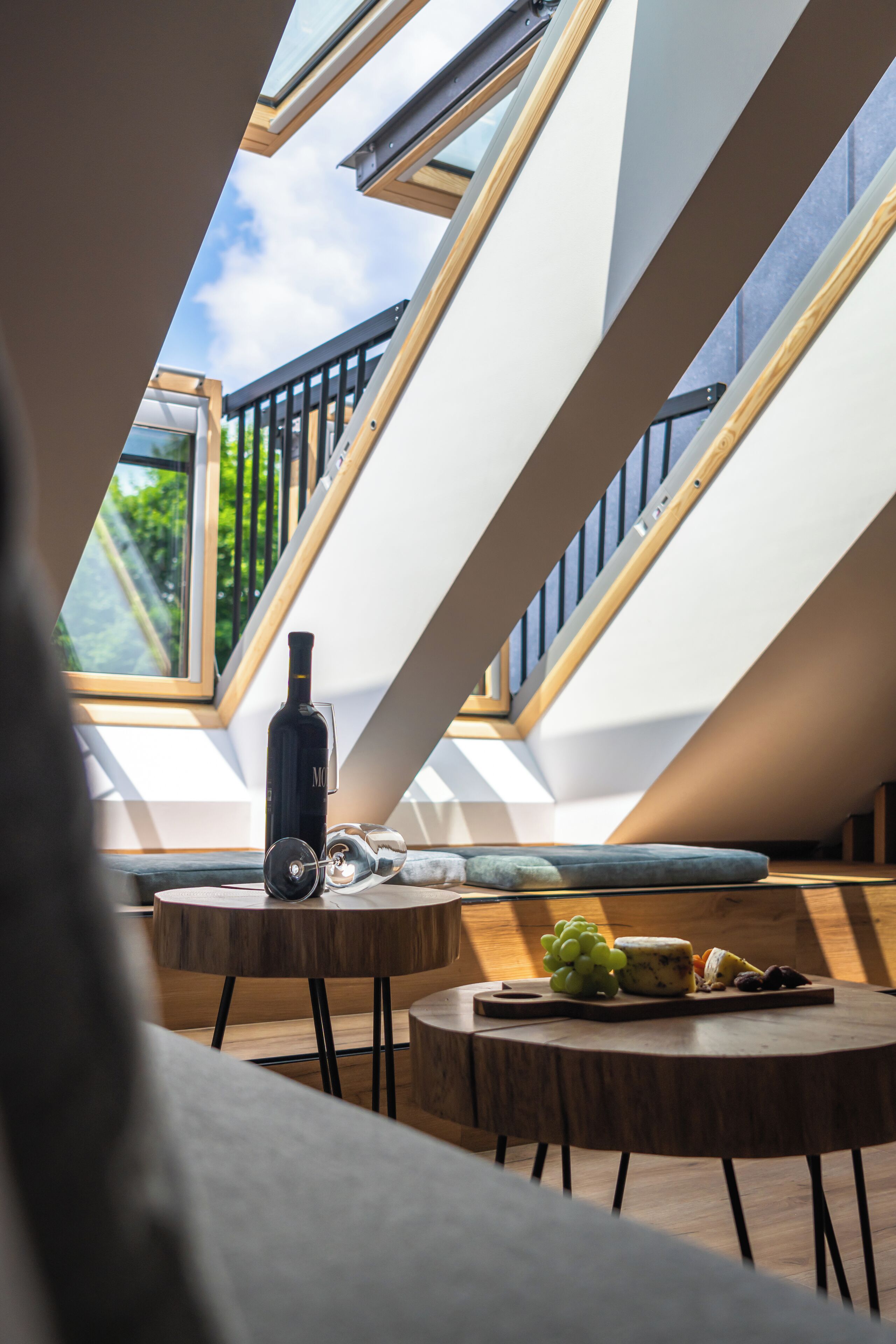 2 bedroom apartment with panoramic balcony | Makan di kamar