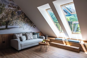 2 bedroom apartment with panoramic balcony | Oppholdsområde | En 55-centimeters LCD-TV med digitale kanaler