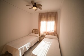 3 bedrooms, iron/ironing board, WiFi, bed sheets