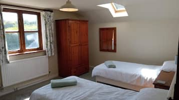 3 bedrooms, iron/ironing board, free WiFi, bed sheets