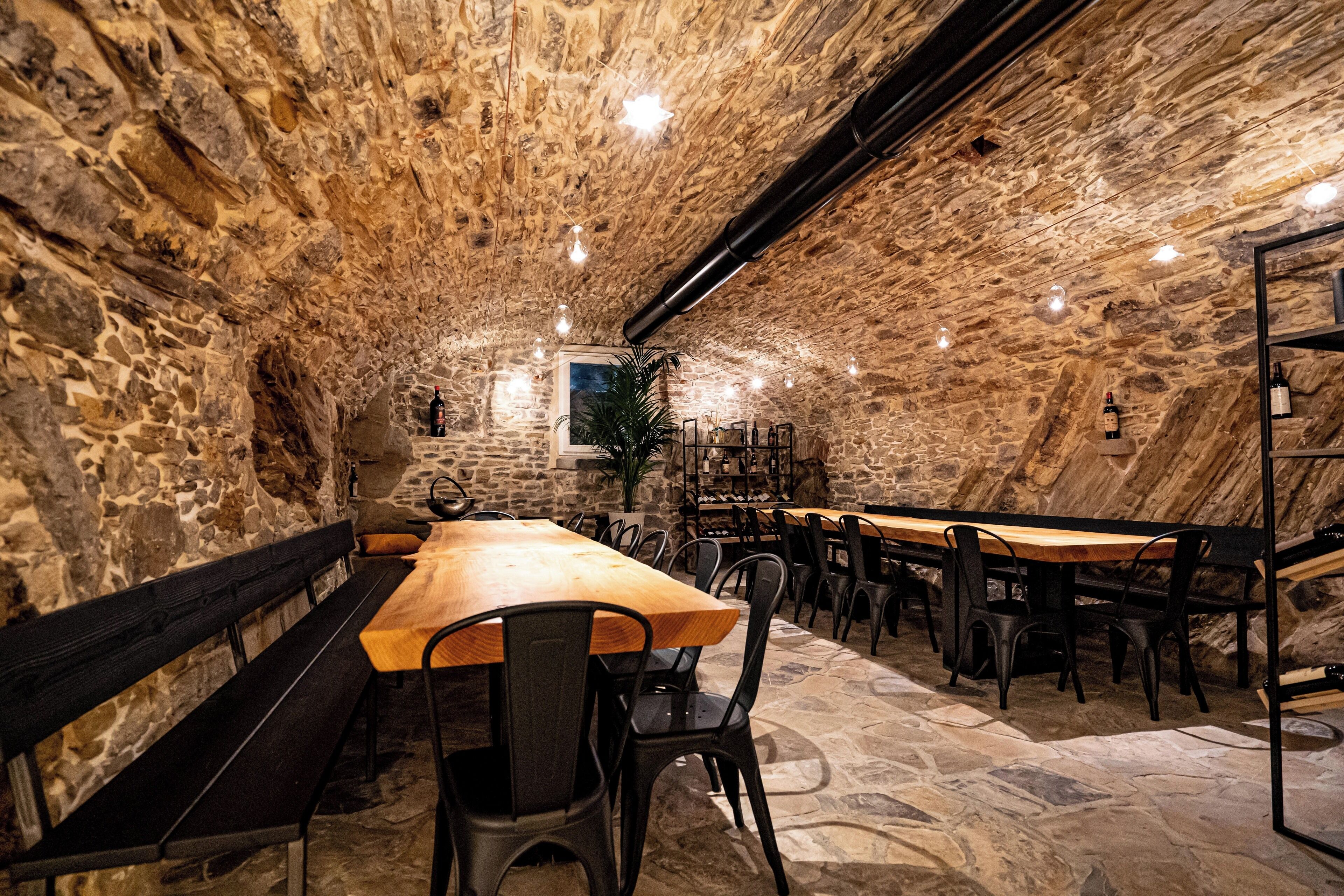 Mediterranean cuisine, garden views 