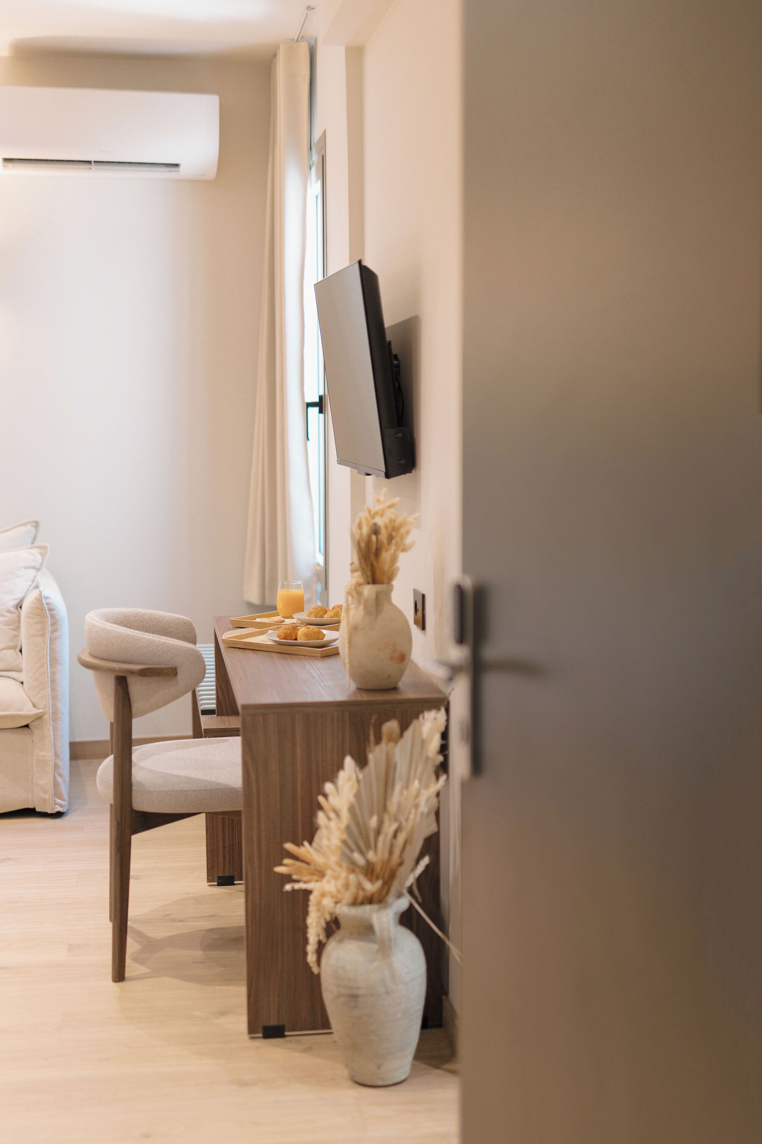 ファミリー 4 人部屋 | セーフティボックス (室内)、デスク、アイロン / アイロン台、WiFi (無料)