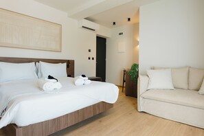Suite with Terrace & Acropolis View | Caja de seguridad en la habitación, escritorio y insonorización
