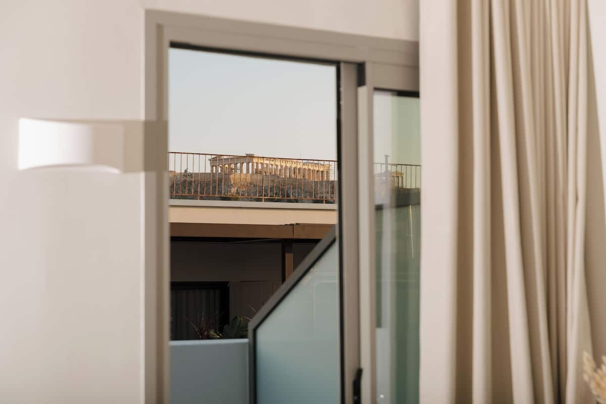 Suite with Terrace & Acropolis View | Vue sur la ville