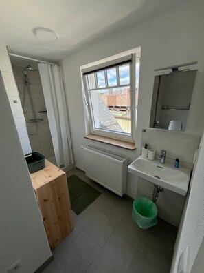 Bruser, håndklæder, Sæbe, Toiletpapir