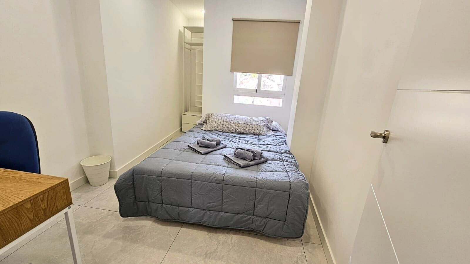 2 habitaciones, tabla de planchar con plancha, wifi y ropa de cama 