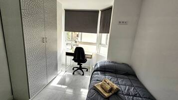 2 habitaciones, tabla de planchar con plancha, wifi y ropa de cama