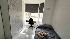2 habitaciones, tabla de planchar con plancha, wifi y ropa de cama