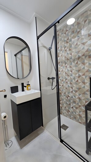 Shower, hair dryer - Apartment 'Cartagena Sunset' with Wi-Fi and Air Conditioning (Cartagena)