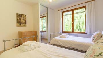 5 chambres, fer et planche à repasser, Wi-Fi gratuit, draps fournis