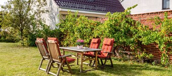 Holiday Apartment Veronika in "Alte Gärtnerei" with Shared Garden and Wi-Fi