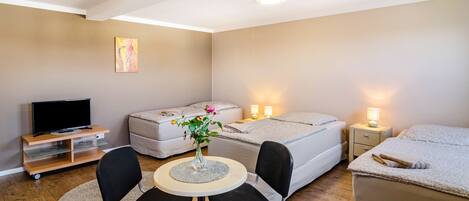 2 makuuhuonetta, Wi-Fi, vuodevaatteet