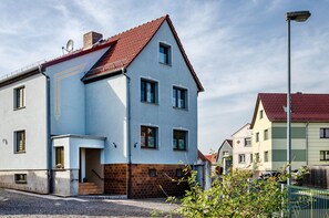 Exterior - Holiday Apartment Veronika in "Alte Gärtnerei" with Shared Garden and Wi-Fi (Leinefelde-Worbis)