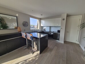 Réfrigérateur, four, plaque de cuisson, lave-vaisselle