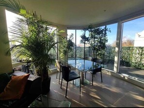 Interior - Panoramic Pondview Penthouse (London)
