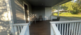 Charming 2-bedroom house with Heat, AC, Cable, WiFi in peaceful Hondo