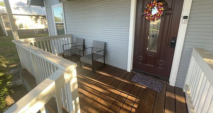 Charming 2-bedroom house with Heat, AC, Cable, WiFi in peaceful Hondo