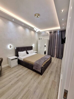 2 bedrooms, iron/ironing board, Internet, bed sheets