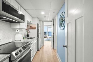 冰箱、微波炉、烤箱、炉灶