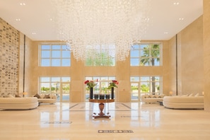 2 bares/lounges