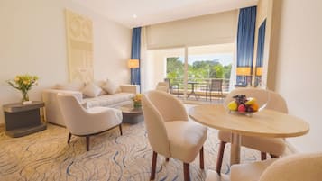 Suite ejecutiva | Minibar, caja fuerte, escritorio y sistema de insonorización