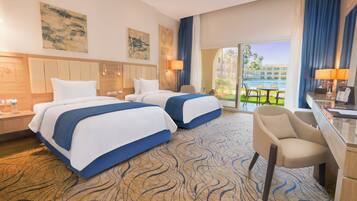 Premium Room | Minibar, in-room safe, desk, soundproofing