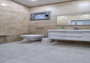 Serviettes fournies, savon, papier toilette