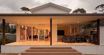 Luxury Coastal Retreat in Bundeena