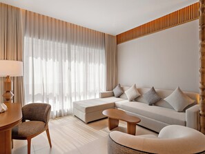 Privilege, Suite | Soundproofing - Mercure Abu Dhabi Downtown (Abu Dhabi)