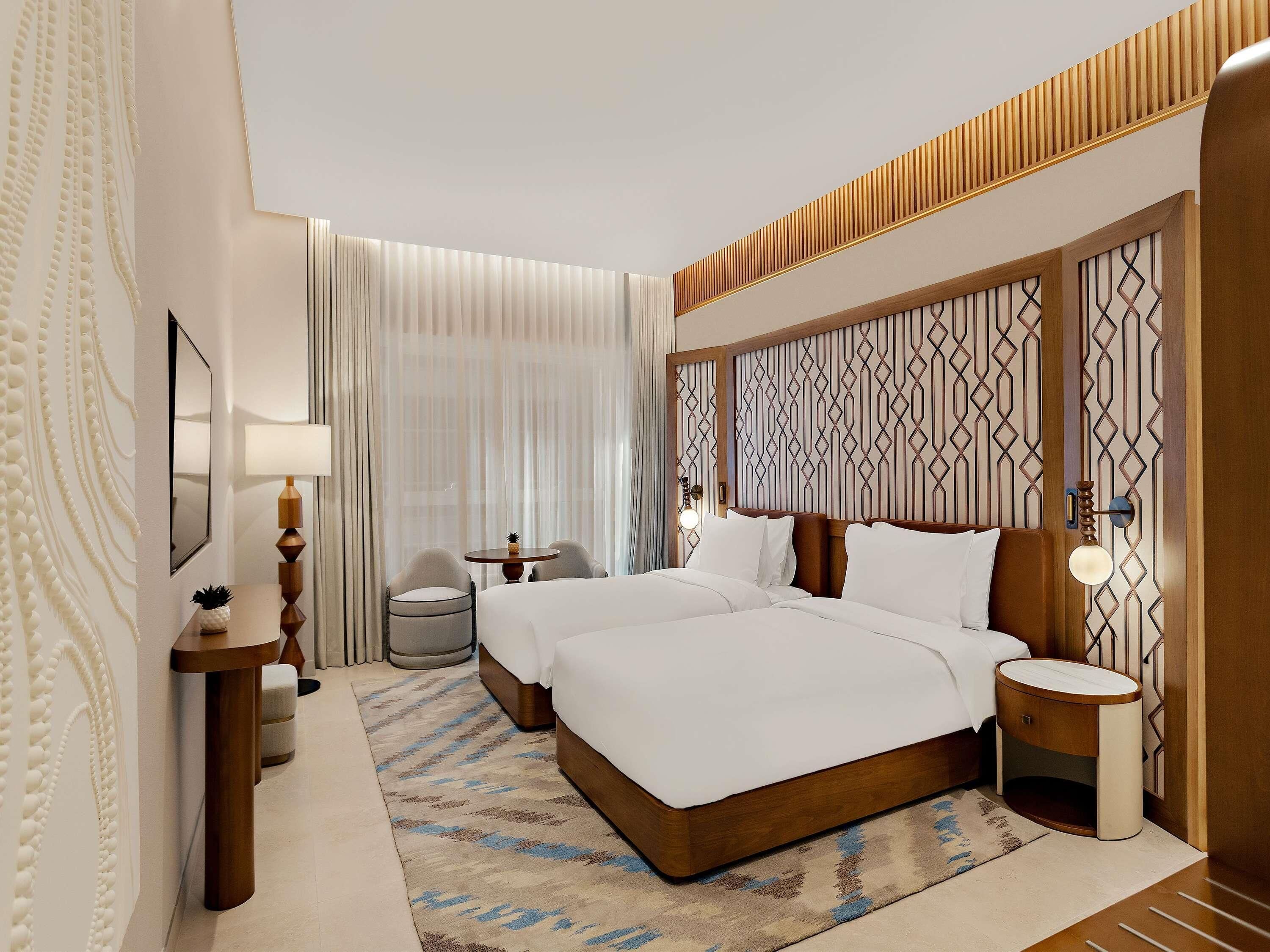 Superior Twin Room, 2 Twin Beds | Minibar, desk, laptop workspace, soundproofing